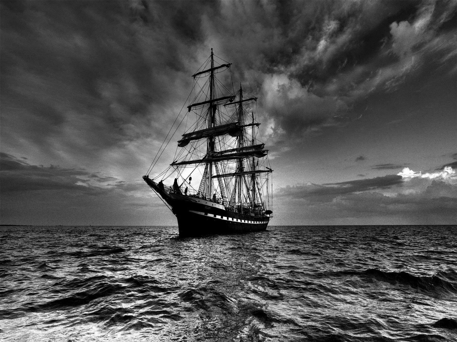 sailing_ship_in_pacific_ocean
